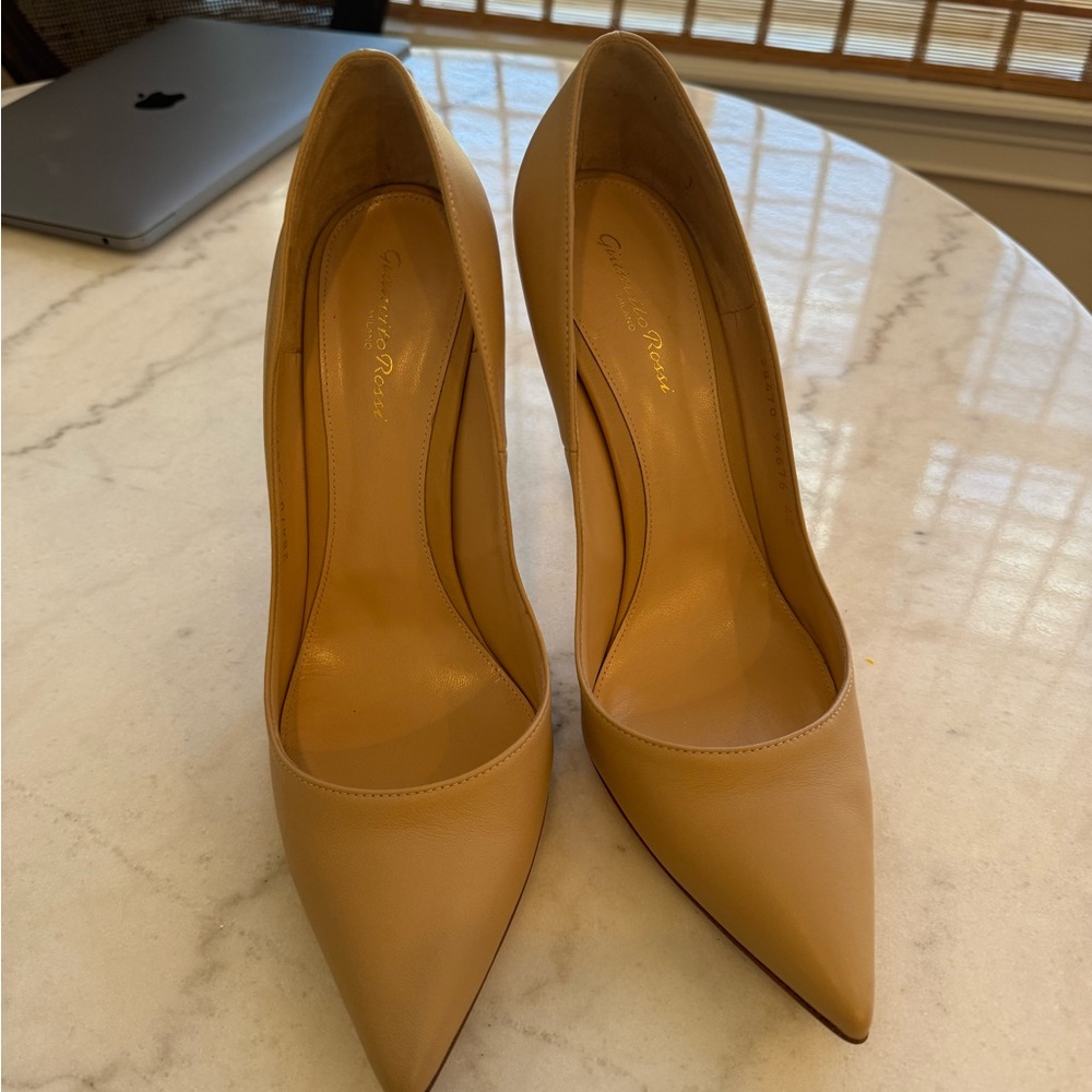 Gianvito Rossi Beige Leather Heels 42